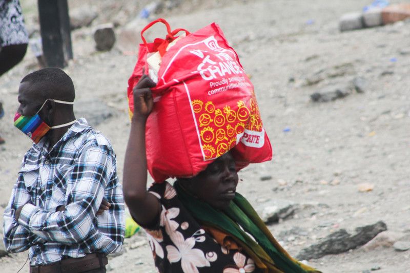 Hustle at the Border for Zimbabwean Traders